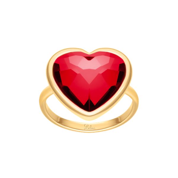 Pierścionek Icons z czerwonym kryształem w kształcie serca pozłacany. Czerwone pierścionki Lilou, pozłacane. Za 189.00 zł.