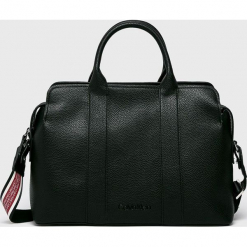 Calvin Klein - Torebka. Czerwone torby na ramię Calvin Klein, bez wzorów, z materiału, casualowe, do ręki, duże, bez dodatków. W wyprzedaży za 479.90 zł.