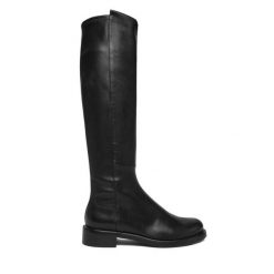 Kozaki Stuart Weitzman. Czarne kozaki Stuart Weitzman, bez obcasa, na płaskiej podeszwie, bez zapięcia. Za 3,669.00 zł.