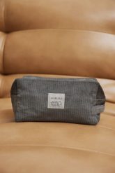 Kosmetyczka ze sztruksu w kolorze GREY -TRAVEL medium size-M. Szare kufry i kosmetyczki Marsala, bez wzorów, z bawełny, duże, bez dodatków. Za 89.90 zł.