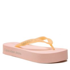 Japonki Calvin Klein Jeans. Czerwone klapki Calvin Klein Jeans, bez wzorów, z jeansu, bez obcasa. Za 219.99 zł.