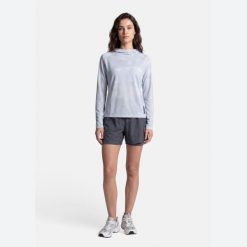 Damska bluza z kapturem Endura Alltrack Roam BIAŁA. Białe bluzy sportowe ENDURA, m, bez wzorów, z materiału, z kapturem. Za 493.00 zł.