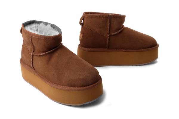 EMU AUSTRALIA W13082 Stinger Micro Flatform chestnut, botki damskie. Brązowe botki EMU Australia, na zimę, bez wzorów, ze skóry, bez obcasa, bez zapięcia. Za 552.92 zł.
