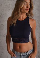 Granatowy Prążkowany Top z Ozdobną Koronką w Talii Dimont. Niebieskie topy Renee, m, z aplikacjami, z jeansu, bez kołnierzyka, bez ramiączek. Za 39.99 zł.