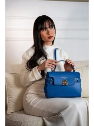 Christian Laurier Skórzana torebka "Swang" w kolorze niebieskim - 28 x 20 x 11 cm rozmiar: onesize. Niebieskie torby na ramię Christian Laurier, bez wzorów, z materiału, przez ramię, bez dodatków. Za 382.89 zł.