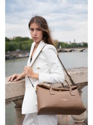 Maison héritage PARIS Skórzana torebka "Karen" w kolorze beżowym - 41 x 25 x 14 cm rozmiar: onesize. Brązowe torby na ramię Maison héritage PARIS, bez wzorów, z materiału, przez ramię, bez dodatków. Za 417.70 zł.