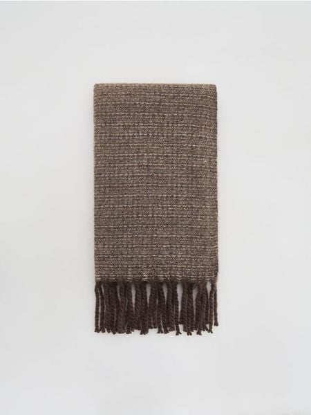 Szalik z frędzlami - brązowy. Brązowe szaliki Reserved, bez wzorów. Za 89.99 zł.