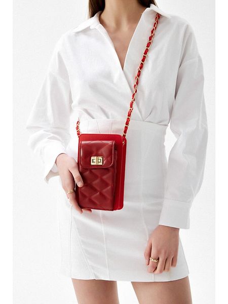 Lucky Bees Torebka w kolorze czerwonym - 12 x 20 x 9 cm rozmiar: onesize. Czerwone torby na ramię Lucky Bees, bez wzorów, z materiału, na ramię, pikowane, bez dodatków. Za 118.28 zł.