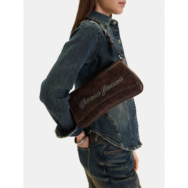 Torebka Guess Jeans. Brązowe torebki klasyczne Guess Jeans, z aplikacjami, z jeansu, bez dodatków. Za 156.99 zł.