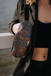 Nerka szetka SHE 702/a kolorowa. Torebki klasyczne SHE, bez wzorów, ze skóry, bez dodatków. Za 169.99 zł.