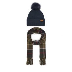 Zestaw Szalik i Czapka Barbour. Niebieskie czapki Barbour, bez wzorów. Za 359.99 zł.
