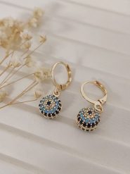 Nakkash Pozłacane kolczyki-kreole z cyrkoniami rozmiar: onesize. Żółte kolczyki Nakkash, z cyrkonią, pozłacane. Za 39.99 zł.