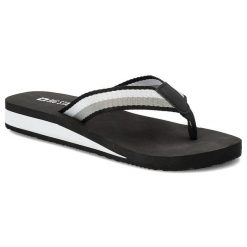 Czarne Japonki Big Star Wygodne Buty Damskie. Czarne klapki Big Star, z aplikacjami, z tworzywa sztucznego, bez obcasa. Za 79.99 zł.