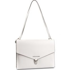 Torebka CALVIN KLEIN JEANS - Sculpted Shoulder Bag K60K605239 102. Białe torebki klasyczne Calvin Klein Jeans, bez wzorów, z jeansu, bez dodatków. W wyprzedaży za 359.00 zł.