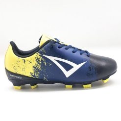Buty piłkarskie STARSPEED żółto-niebieskie. Białe czapki LEGEA, bez wzorów. Za 110.90 zł.
