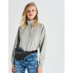 Krótka bluza z golfem - Jasny szar. Bluzy marki Sinsay. W wyprzedaży za 29.99 zł.