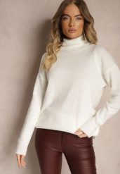 Jasnobeżowy Golf Bez Zdobień Minimalistyczny Torlena. Brązowe golfy Renee, m, z aplikacjami, z jeansu, bez ramiączek. W wyprzedaży za 87.99 zł.