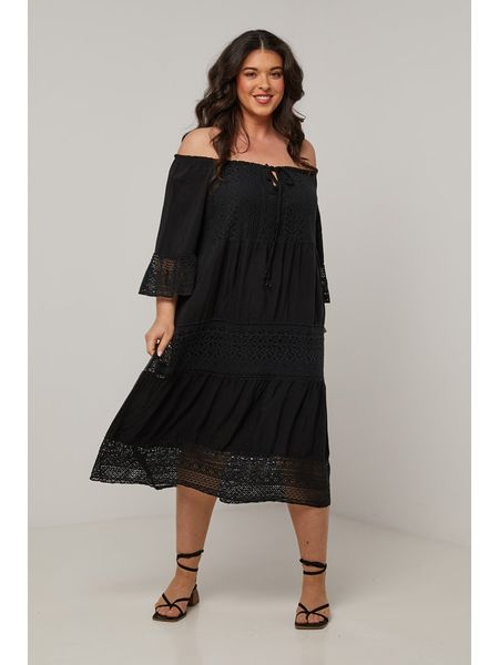 Curvy Lady Sukienka w kolorze czarnym rozmiar: 40/42. Czarne sukienki Curvy Lady, na co dzień, bez wzorów, z koronki, klasyczne, bez kołnierzyka, bez ramiączek, midi, proste. Za 113.10 zł.