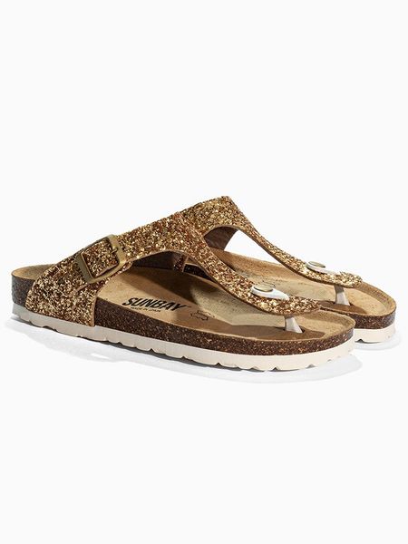 Sunbay Japonki "Camelia" w kolorze złotym rozmiar: 36. Żółte klapki Sunbay, bez wzorów, z otwartym noskiem, bez obcasa. Za 105.38 zł.