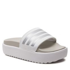 Klapki adidas. Białe klapki Adidas, bez wzorów, bez obcasa. Za 159.99 zł.