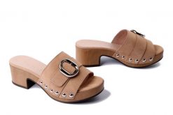 WONDERS D-8852-P sand, klapki damskie. Brązowe klapki Wonders, bez wzorów, bez obcasa. Za 589.90 zł.