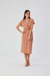 Elegancka sukienka ołówkowa z kołnierzem różana. Czerwone sukienki Stylove, do pracy, l, bez wzorów, z elastanu, biznesowe, bez kołnierzyka, bez ramiączek, midi, dopasowane. Za 349.00 zł.