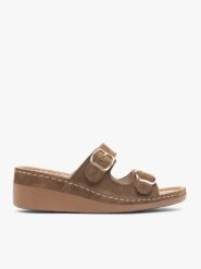 Brązowe klapki na koturnie z dwoma paskami. Brązowe klapki Ryłko, bez wzorów, ze skóry, z okrągłym noskiem, bez obcasa, na koturnie. Za 379.99 zł.