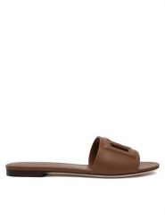 Dolce&Gabbana Klapki CQ0436 AY329 Brązowy. Brązowe klapki Dolce&Gabbana, bez wzorów, ze skóry, bez obcasa. Za 2,159.00 zł.
