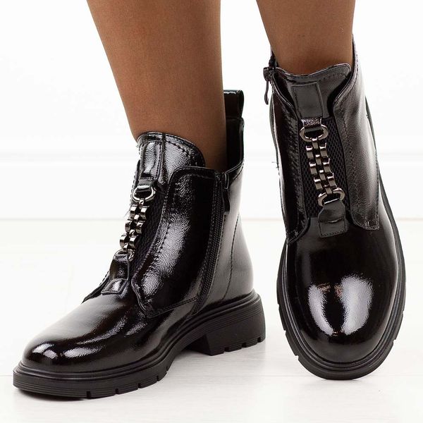 Czarne lakierowane botki damskie Jezzi 2501-8. Czarne botki Jezzi, na jesień, bez wzorów, z gumy, z okrągłym noskiem, bez obcasa, bez zapięcia. Za 239.00 zł.