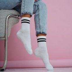 Białe skarpetki damskie dwa paski 1236 bk. Białe skarpety Milena, bez wzorów, z bawełny. Za 16.90 zł.