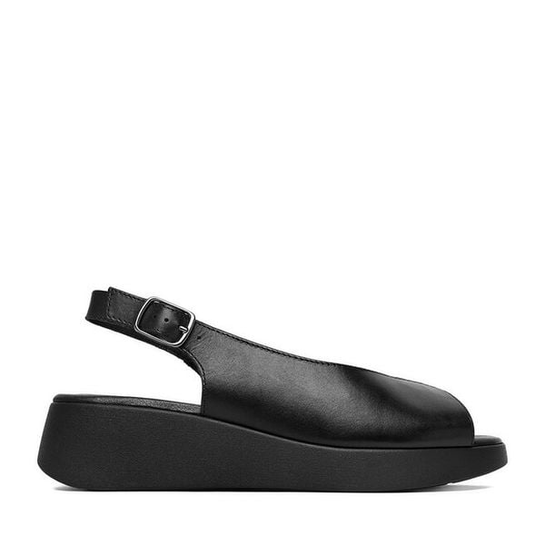 Sandały Lasocki. Czarne sandały Lasocki, bez wzorów, bez obcasa, na płaskiej podeszwie, bez zapięcia. Za 169.99 zł.