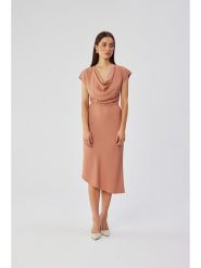 Stylove Sukienka w kolorze karmelowym rozmiar: XL. Brązowe sukienki Stylove, xl, bez wzorów, z asymetrycznym kołnierzem, bez ramiączek, midi, asymetryczne. Za 289.95 zł.