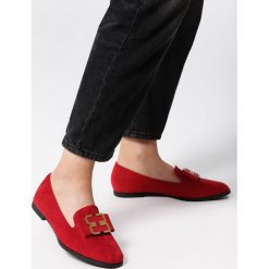 Czerwone Mokasyny Kenzie. Czerwone mokasyny Born2be, bez wzorów, z okrągłym noskiem, bez obcasa. Za 69.99 zł.