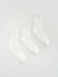 Skarpetki z motywem serca 3 pack - złamana biel. Skarpety Reserved, bez wzorów. Za 39.99 zł.
