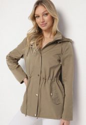 Zielona Kurtka Parka z Odpinanym Kapturem i Ozdobnymi Suwakami Velotia. Zielone kurtki Born2be, l, bez wzorów, z jeansu. Za 149.99 zł.