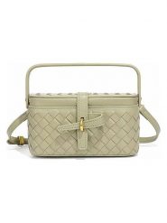 SUVRAI Torebka w kolorze zielonym - 21 x 16 x 11 cm rozmiar: onesize. Zielone torby na ramię SUVRAI, bez wzorów, z materiału, na ramię, bez dodatków. Za 121.99 zł.