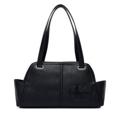 Torebka Calvin Klein. Czarne torebki klasyczne Calvin Klein, bez wzorów, bez dodatków. Za 489.99 zł.
