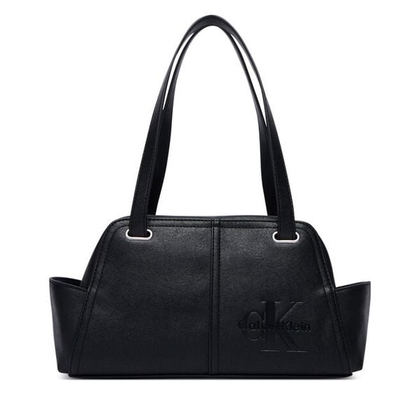 Torebka Calvin Klein. Czarne torebki klasyczne Calvin Klein, bez wzorów, bez dodatków. Za 489.99 zł.
