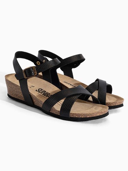 Sunbay Sandały "Lecheria" w kolorze czarnym na koturnie rozmiar: 40. Czarne sandały Sunbay, bez wzorów, z otwartym noskiem, bez obcasa, na koturnie, bez zapięcia. Za 167.67 zł.