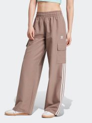 Adidas Spodnie dresowe w kolorze jasnobrązowym rozmiar: S. Brązowe spodnie dresowe Adidas, s, bez wzorów, z dresówki. Za 259.95 zł.