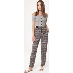 Brązowe Spodnie Feet. Brązowe spodnie materiałowe Born2be, s, bez wzorów, z materiału. Za 29.99 zł.