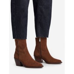 Botki G-Star. Brązowe botki G-Star, bez wzorów, bez obcasa, na słupku, bez zapięcia. Za 479.99 zł.