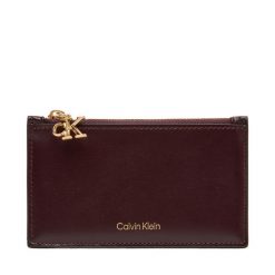 Etui na karty kredytowe Calvin Klein. Czerwone portfele Calvin Klein, bez wzorów. Za 219.99 zł.