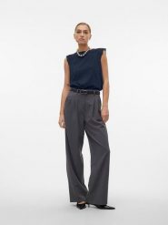 Vero Moda Koszulka w kolorze granatowym rozmiar: M. Niebieskie bluzki Vero Moda, m, bez wzorów, z bawełny, bez kołnierzyka, bez ramiączek. Za 79.59 zł.