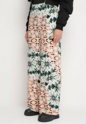 Zielono-Beżowe Spodnie Szerokie w Abstrakcyjny Wzór z Wiskozy Averina. Zielone spodnie materiałowe Born2be, na co dzień, l, bez wzorów, z jeansu. Za 49.99 zł.