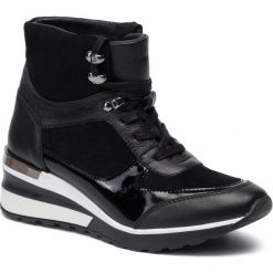 Botki WOJAS - 9615-71 Czarny. Czarne botki Wojas, bez wzorów, z materiału, bez obcasa, na obcasie, bez zapięcia. Za 399.00 zł.