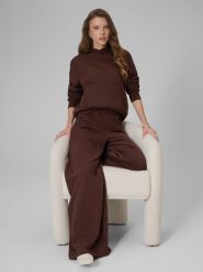 4F Spodnie dresowe z szerokimi nogawkami damskie - brązowe M. Brązowe spodnie sportowe 4f, m, bez wzorów, z bawełny, do biegania. Za 149.99 zł.