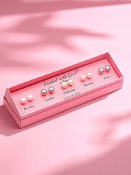 Created with Love 5-częściowy zestaw kolczyków-wkrętek "Pearl" z cyrkoniami rozmiar: onesize. Białe kolczyki Created with Love, z cyrkonią, z mosiądzu. Za 73.99 zł.