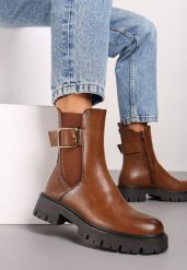 Brązowe Botki Sztyblety na Tłoczonej Podeszwie z Elegancką Klamerką przy Cholewce Vaithora. Brązowe botki Renee, bez wzorów, bez obcasa, na płaskiej podeszwie, bez zapięcia. Za 149.99 zł.