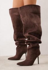 Brązowe Kozaki za Kolano Slouchy na Szpilce z Imitacji Zamszu Stona. Brązowe kozaki Renee, za kolano, bez obcasa, na obcasie, bez zapięcia. Za 259.99 zł.